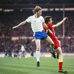 Englands Brian Greenhoff and Wales Joey Jones - 1977 British Home Championship