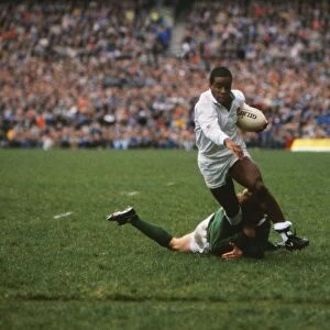 Englands Chris Oti scores against Ireland - 1988 Five Nations