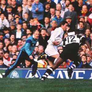Englands Mark Bailey scores against Fiji in 1989