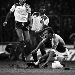 Englands Ray Wilkins and Ricky Hill