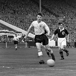 Englands Roger Byrne and Duncan Edwards, and Scotlands Lawrie Reilly - 1954 / 5 British Home Championship