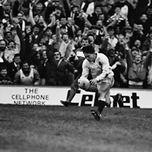 Englands Rory Underwood scores against Ireland - 1988 Five Nations