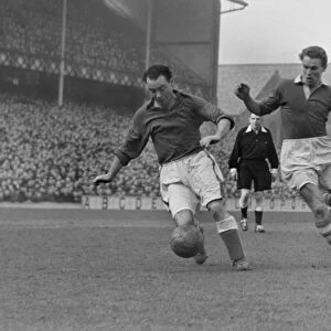 Evertons Peter Farrell and Charltons Hans Jeppson - 1950 / 1 First Division