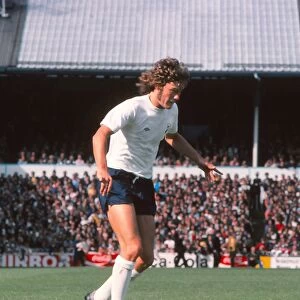 Glenn Hoddle on the ball in 1976