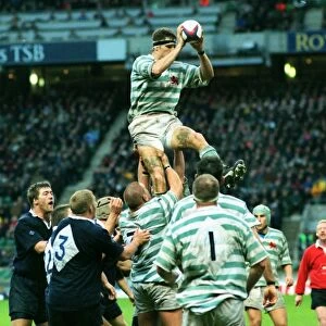 Hamish Innes wins a lineout for Cambridge in the 1999 Varsity Match