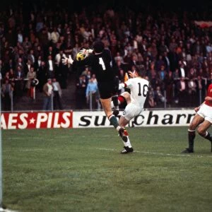 Hungary keeper Istvan Geczi collects the ball at Euro 72