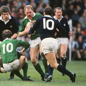 Irelands Nigel Carr runs against Scotland - 1987 Five Nations
