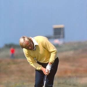 Jack Nicklaus putts during the final round of the 1977 Open