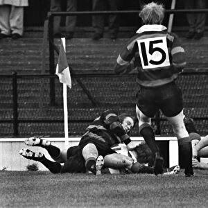 John Dix scores for Gloucester in the 1972 RFU Club Knock-Out Final