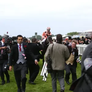 Luke Nolan and Black Caviar are surrounded by photographers at Royal Ascot Luke Nolan and Black Caviar are surrounded by photographers at Royal Ascot