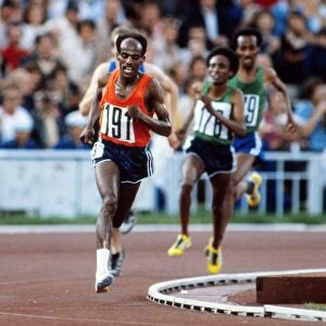 Miruts Yifter rounds the final bend to win the 10, 000m final at the 1980 Moscow Olympics
