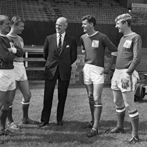 Nottingham Forest players John Barnwell, Bob McKinley, Peter Grummitt and Alan Hinton with manager Johnny Carey during the 1964 / 5 season