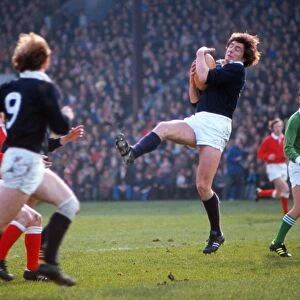 Scotlands Andy Irvine gathers a high ball - 1977 Five Nations