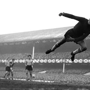 Sunderland goalkeeper Peter Wakeham during the 1959 FA Cup
