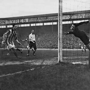 West Broms Fred Morris scores against Corinthian in the 1923 / 4 FA Cup
