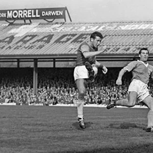 West Ham Uniteds Ken Brown and Blackpools Bill Perry during the 1958 / 9 season