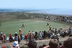 Images Dated 14th May 2009: The 8th green at Turnberry on the final day of the 1977 Open