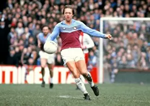 Images Dated 26th December 1978: Alan Curbishley - West Ham