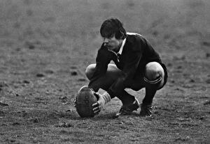 Images Dated 19th November 2010: Allan Hewson lines up a penalty for the All Blacks against the British Lions in 1983