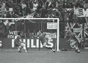 Andy Gray scores for Everton - 1985 Cup Winners Cup Final