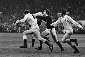 Images Dated 23rd July 2012: Andy Ripley on the charge - 1976 Five Nations