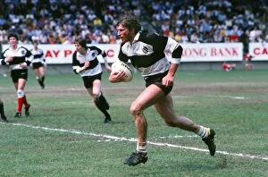 Images Dated 19th March 2010: Andy Ripley on the charge for the Barbarians at the 1981 Hong Kong Sevens