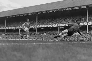 Images Dated 23rd February 2009: Arsenals David Herd scores at Goodison Park in 1958