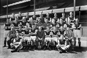 Images Dated 30th March 2012: Aston Villa Full Squad - 1954 / 5