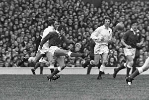 Images Dated 18th April 2007: Barry John kicks ahead against England - 1972 Five Nations