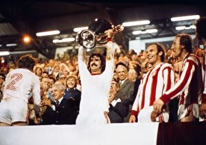 Images Dated 17th April 2012: Bayern Munichs Gerd Muller lifts the European Cup in 1974