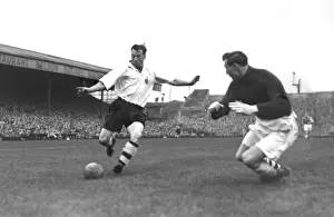 Boltons Nat Lofthouse shoots at Arsenal goalkeeper Jack Kelsey in 1954