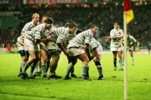 Oxford, Cambridge & The Varsity Match Collection: The Cambridge line-out prepare for the ball - 1995 Varsity Match