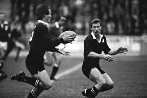 Images Dated 2nd November 2011: Craig Green passes to All Black teammate Robbie Deans in 1983