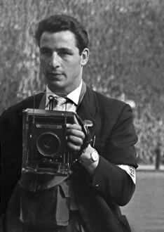Images Dated 22nd May 2013: Daily Mirror photographer Monte Fresco - 1958 FA Cup Final