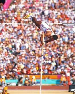 Images Dated 31st August 2010: Daley Thompson in the decathlon pole vault at the 1984 Los Angeles Olympics