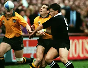 David Campese gives his brilliant blind-pass to Tim Horan in the 1991 Rugby World Cup Semi-final