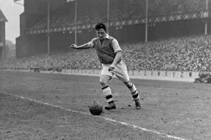 Images Dated 9th January 2009: Denis Compton - Arsenal