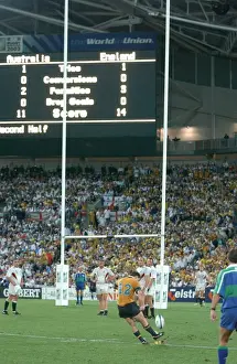 Elton Flatley kicks a penalty to send the 2003 World Cup Final into extra-time