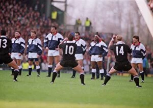 Images Dated 9th November 2009: England face the Haka before defeating the All Blacks in 1993
