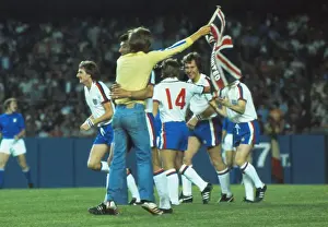 An England fan hugs Dave Clement during the 1976 USA Bicentennial Cup at Yankee Stadium