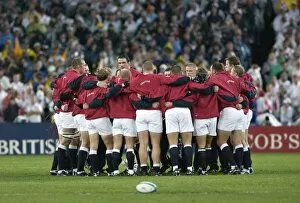 2003 Rugby World Cup Final Collection: The England team huddle before the 2003 World Cup Final
