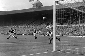 Images Dated 9th August 2013: Englands Bobby Smith shoots past Scotland goalkeeper Frank Haffey - 1960 / 1 British Home