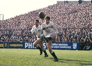 Images Dated 10th November 2009: Englands Paul Dodge and Rory Underwood - 1985 Five Nations