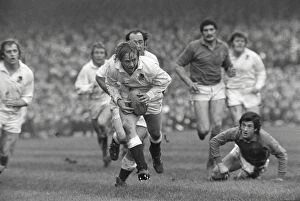 Images Dated 19th February 2009: Englands Peter Wheeler makes a break against France - 1975 Five Nations