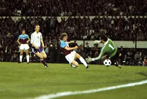 est Hams Pat Holland scores the opening goal of the game - 1976 Cup Winners Cup Final