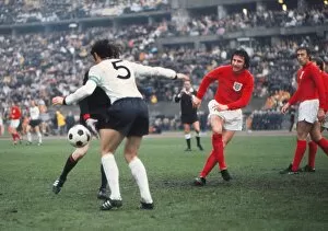 Images Dated 22nd November 2011: Euro72: W. Germany 0 England 0
