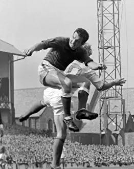 Images Dated 2005: Evertons Alex Parker out-jumps Manchester Uniteds Denis Law - 1963 Charity Shield