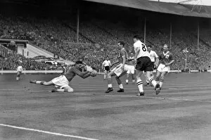 1959 FA Cup Final - Nottingham Forest 2 Luton Town 1 Collection: FA Cup Final: Forest 2 Luton 1