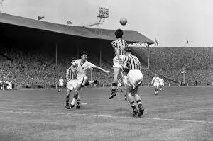 1957 FA Cup Final - Aston Villa 2 Manchester United 1 Collection: FA Cup Final: Man Utd 2 Aston Villa 1