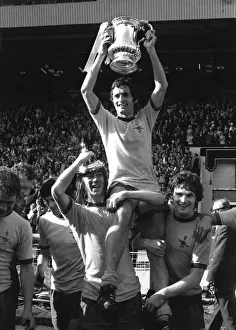 FA Cup Winner Prints: Frank McLintock celebrates Arsenals FA Cup Win 1971